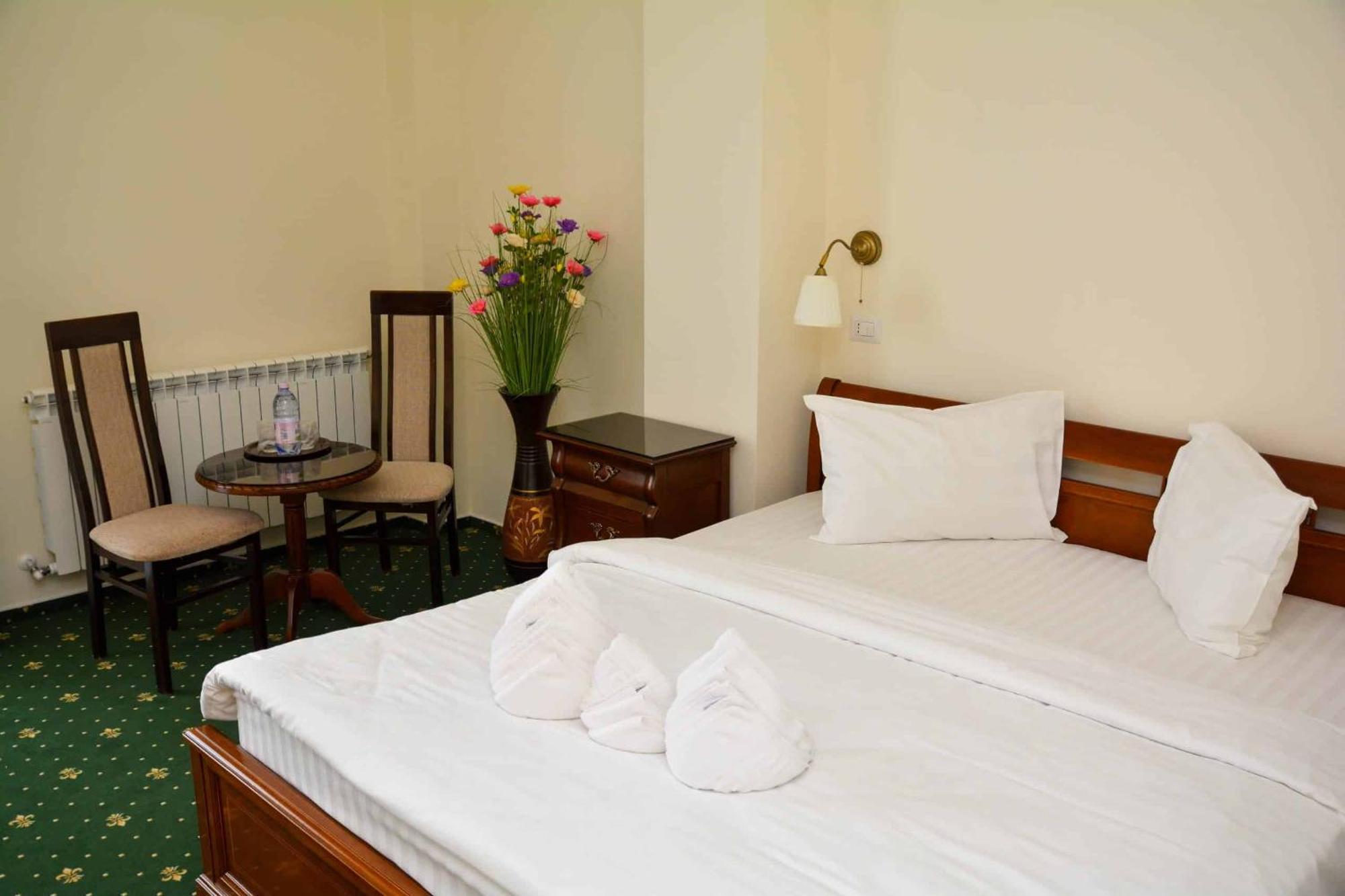 Green Park Boutique Hotel Focsani Exterior photo