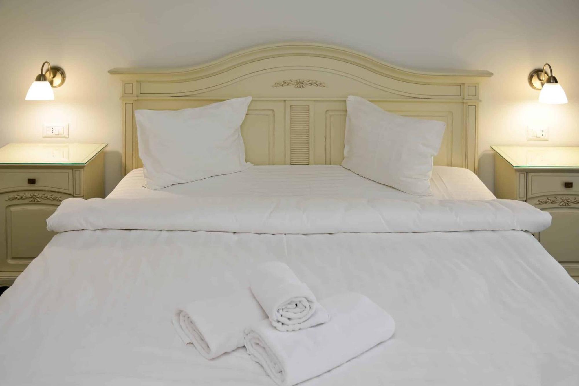 Green Park Boutique Hotel Focsani Exterior photo