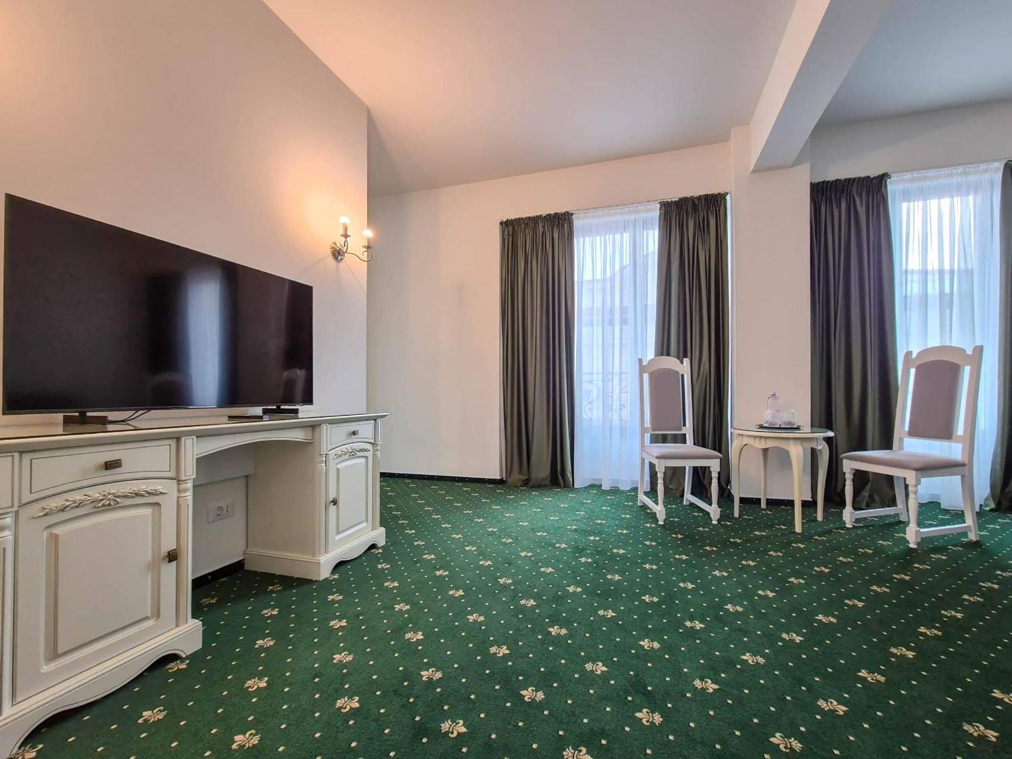 Green Park Boutique Hotel Focsani Exterior photo