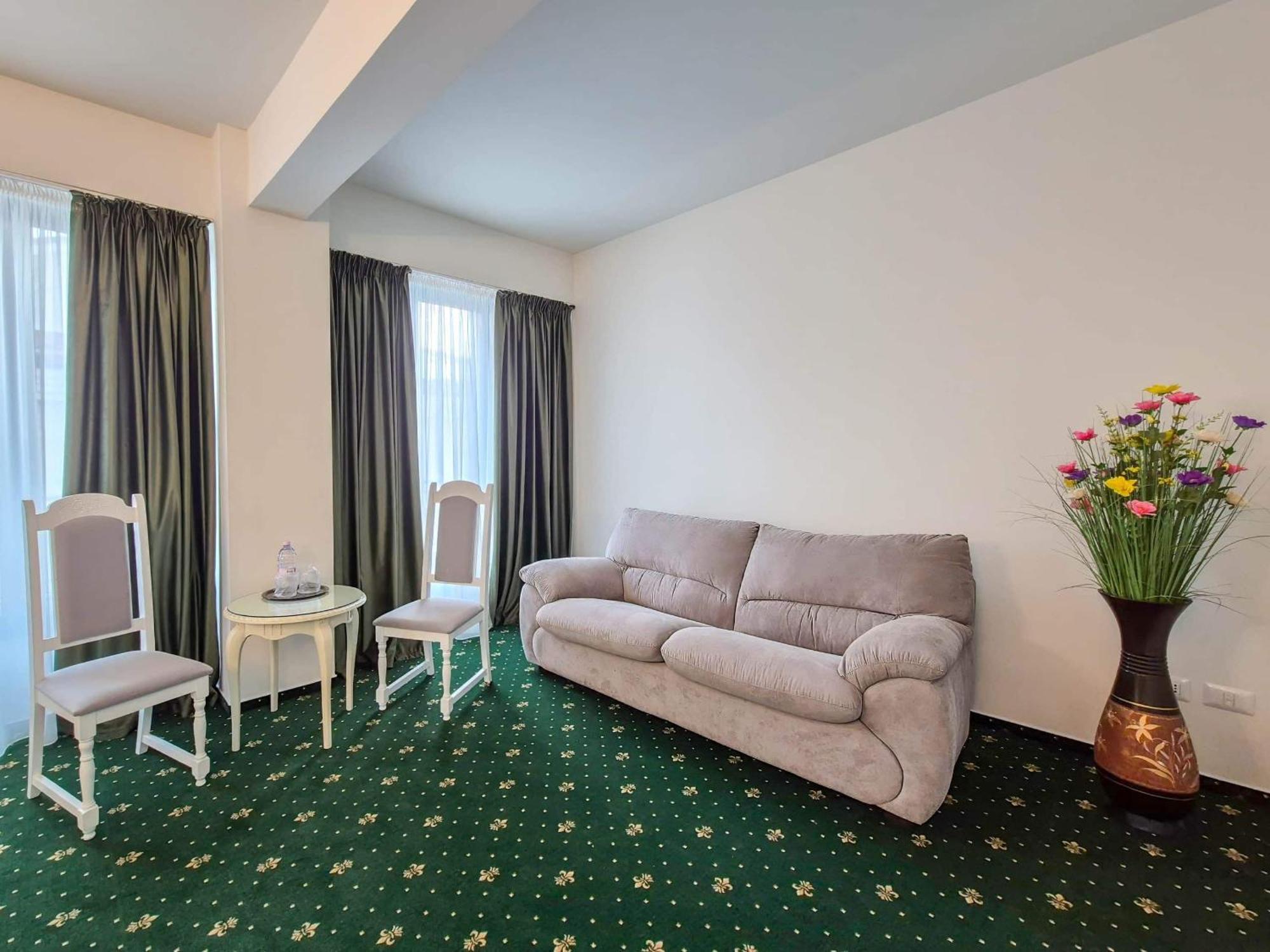 Green Park Boutique Hotel Focsani Exterior photo