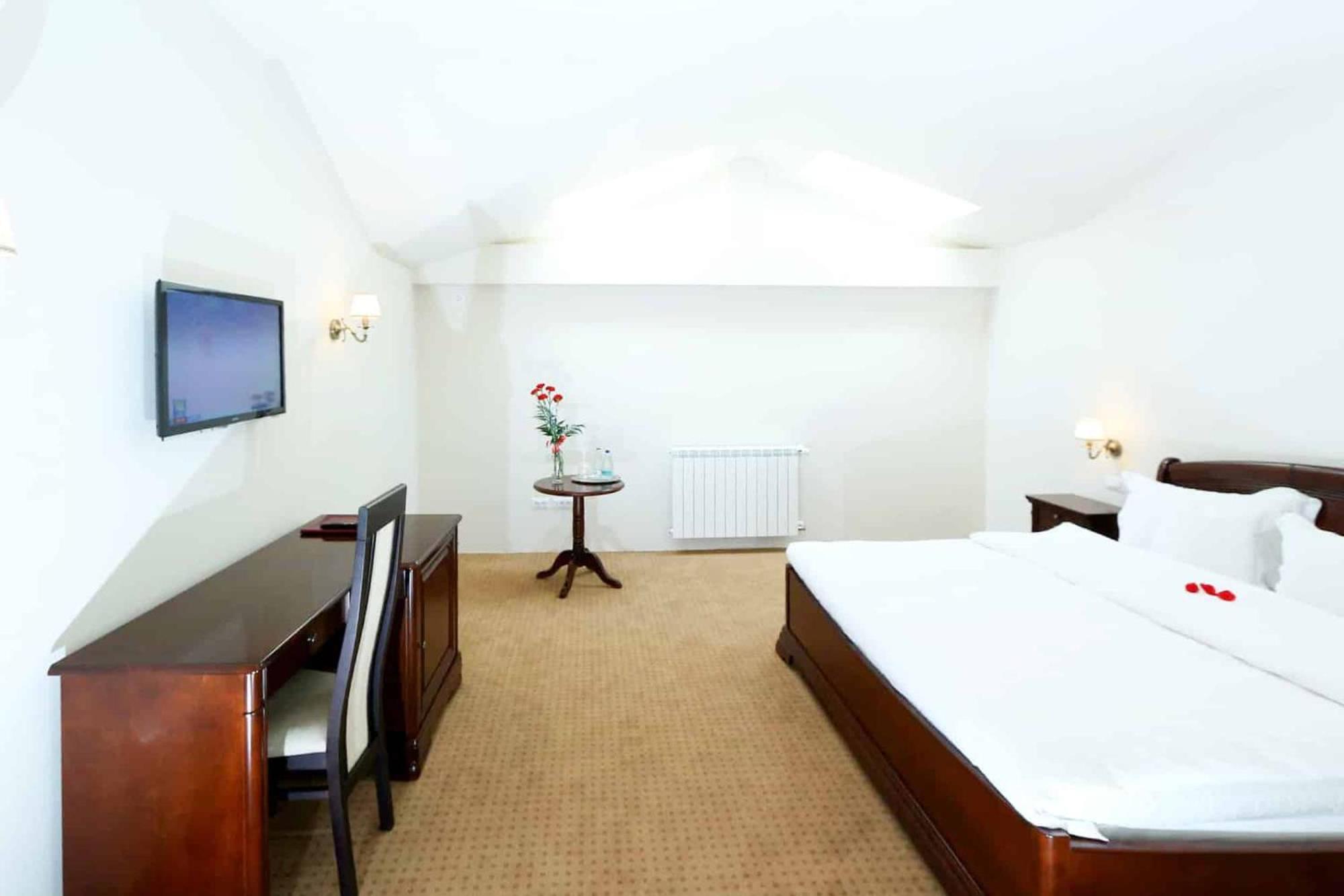 Green Park Boutique Hotel Focsani Exterior photo