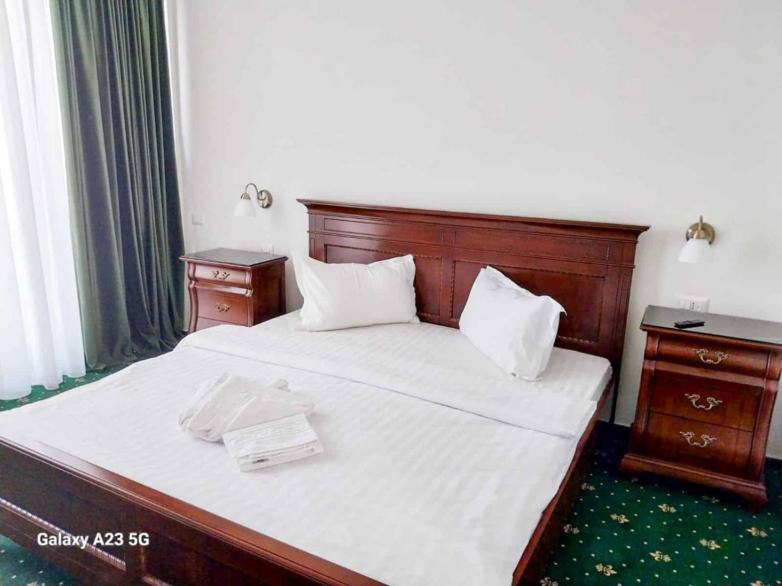 Green Park Boutique Hotel Focsani Exterior photo