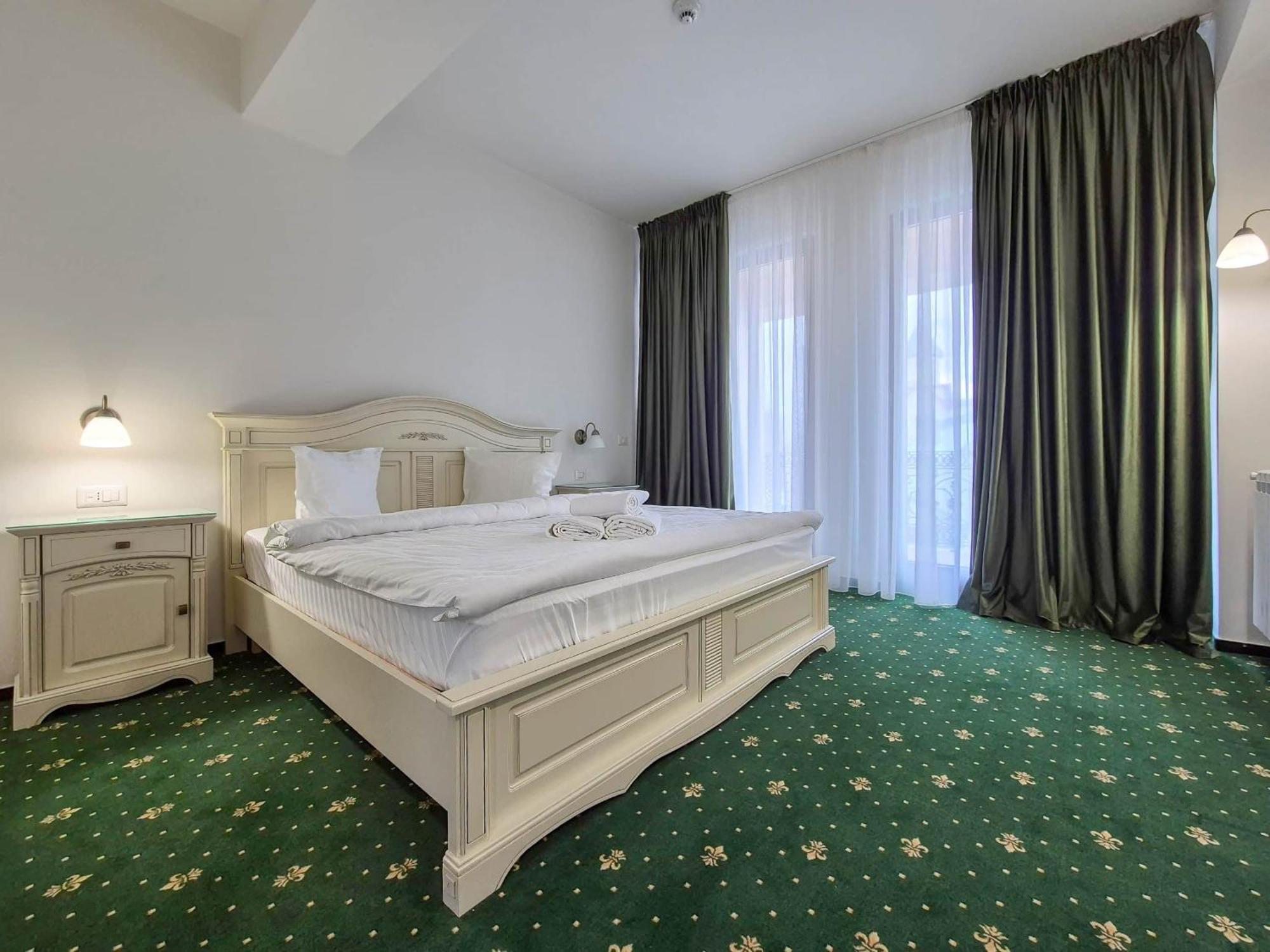Green Park Boutique Hotel Focsani Exterior photo