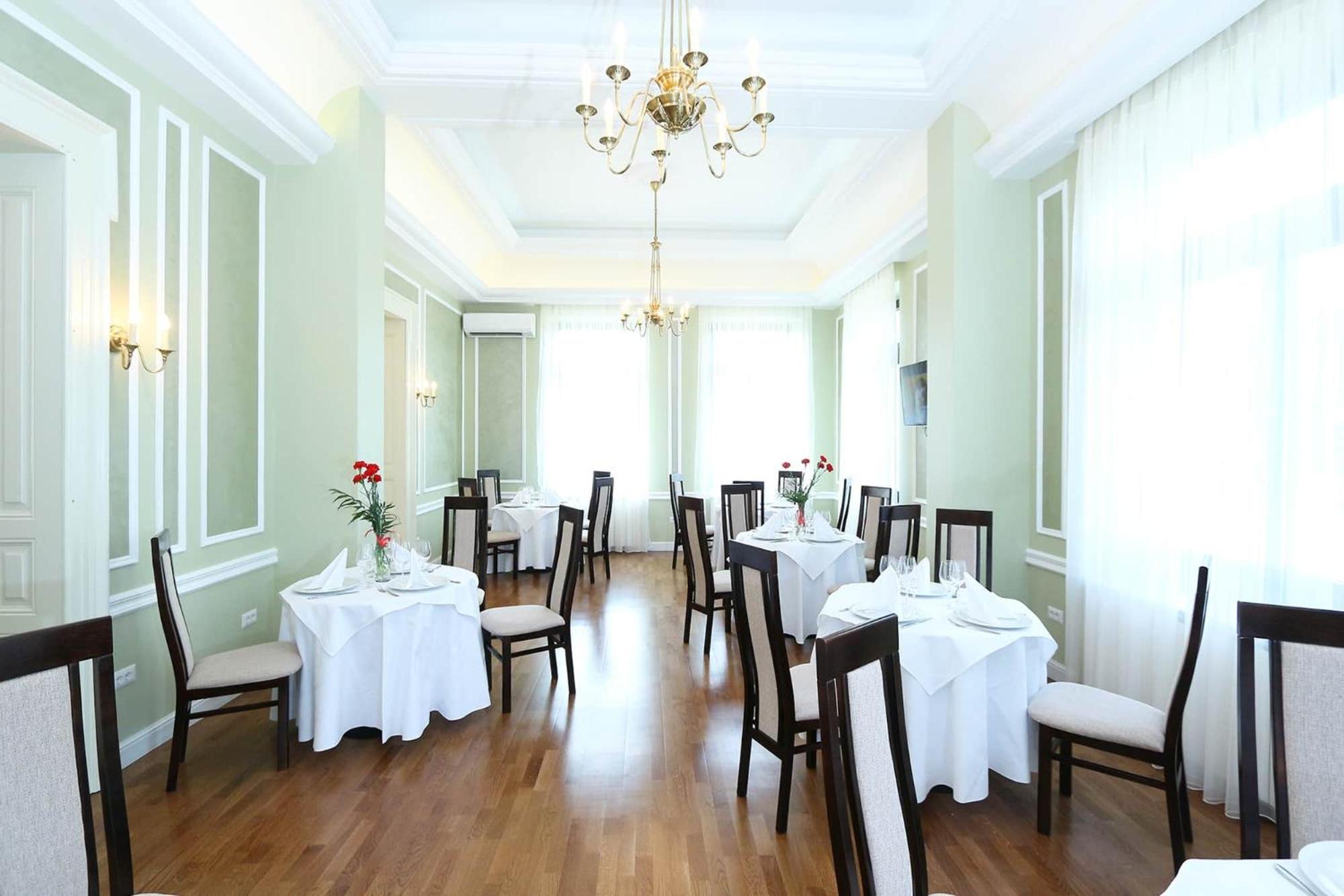 Green Park Boutique Hotel Focsani Exterior photo