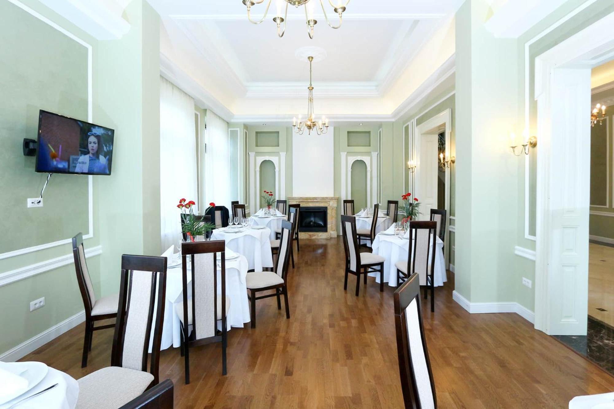 Green Park Boutique Hotel Focsani Exterior photo