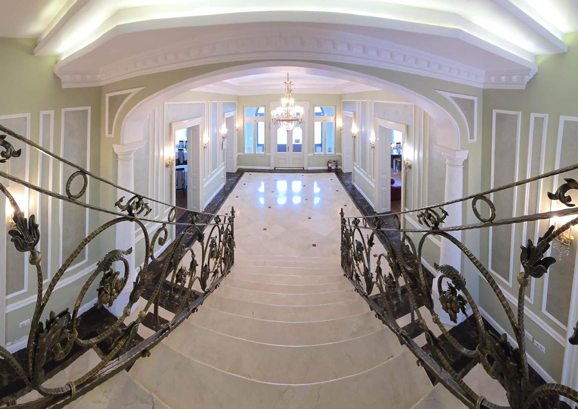 Green Park Boutique Hotel Focsani Exterior photo